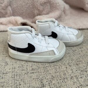 NIKE BLAZER MID CRIB BOOTIES
